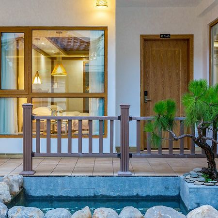 ホテル The South House 麗江市 エクステリア 写真
